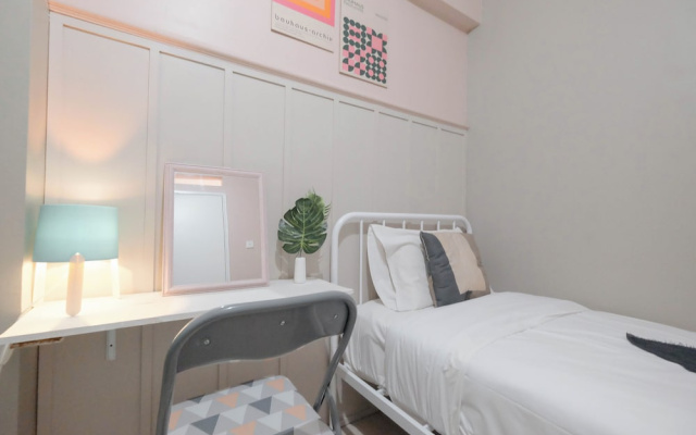 Soft Toned And Comfy 2Br Near Mall At Bassura City Apartment – Guest Rooms – Jakarta