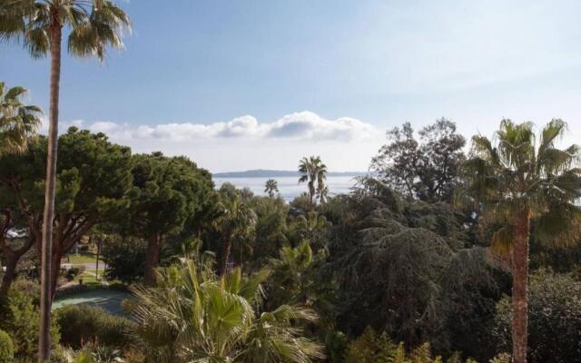 STUDIO STANDING VUE MER 2 PERS. 5 min.CANNES