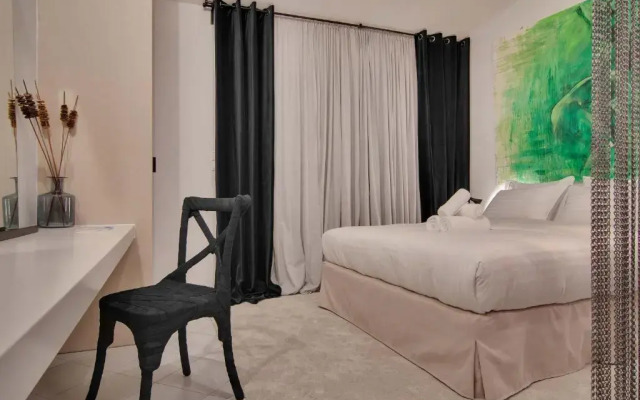 ALL SEASONS Luxury Suites1