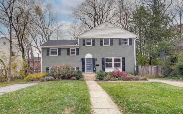 Upscale Family Retreat Near DC & Georgetown!