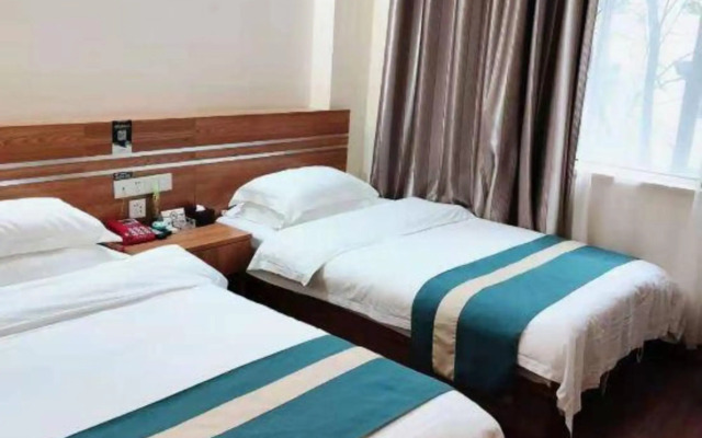 Yake Light House Hotel (Luoyang Longmen High-speed Railway Station Kaiyuan Avenue)