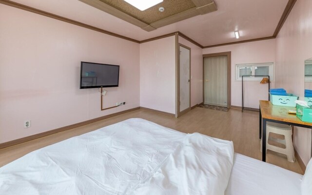 Ganghwa Marinpaibeu Pulbilra Gajok Pension