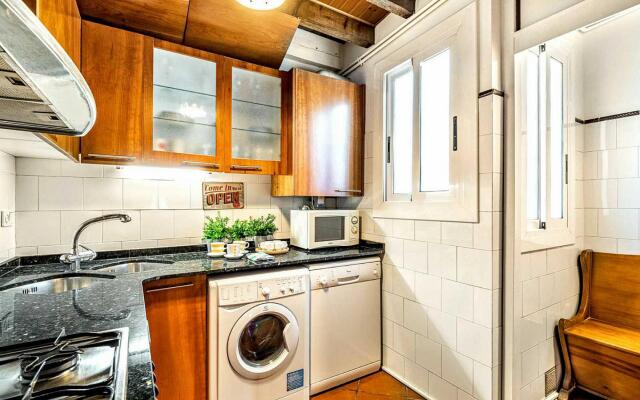 Lovely penthouse 2BR in Eixample - ArtBlue