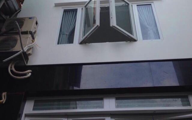 Smiley Apartment 9