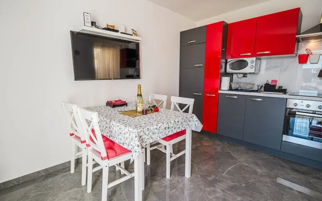 Sleek and Stylish Umag Apartments With Sea View