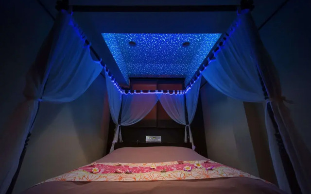 alo alo - Adults Only