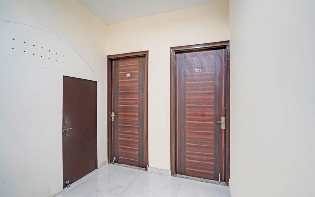 Fabhotel Comfort Inn