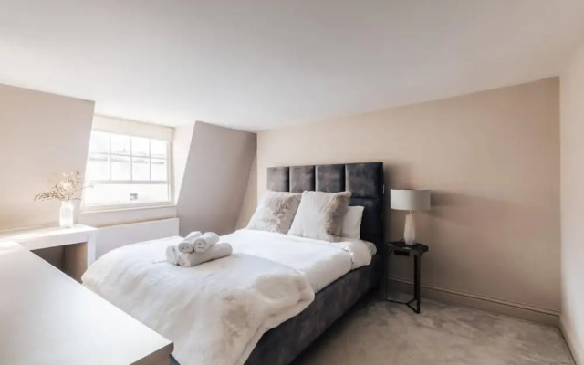 Modern Stylish Central Bath Apartment