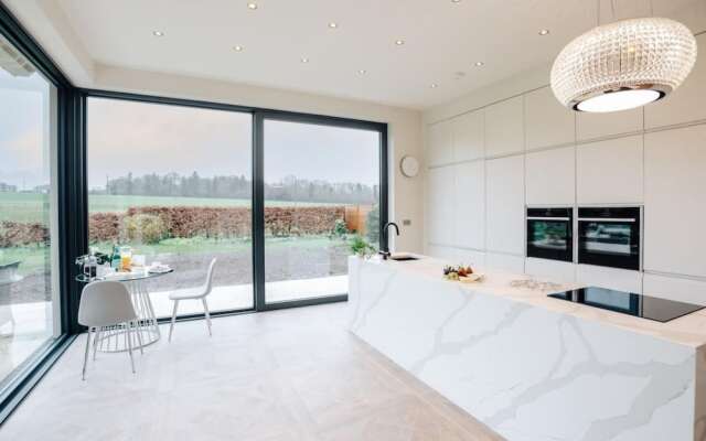 Wisteria House - Sleeps 11