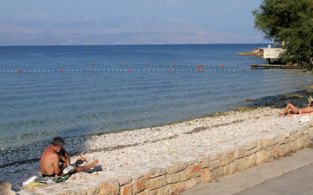 Apartments with a parking space Sutivan, Brac - 745