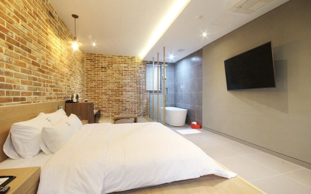 Changwon Jinhae Yongwon Hotel VIN
