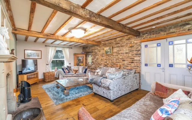 Meagill Farmhouse-hot tub Country