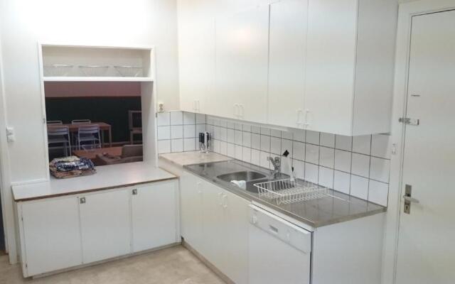 Previous schoolbuilding with gym - Groups and long stays possible
