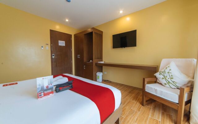 RedDoorz Premium near Health Centrum Banica