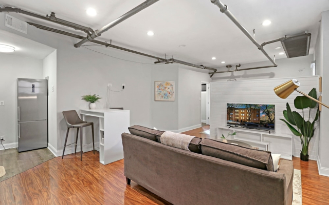 Stylish & Furnished Studio in Lakeview