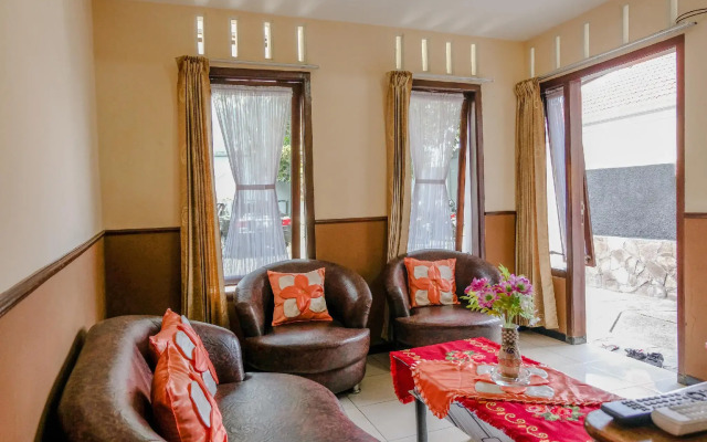 OYO 1028 Garuda Residence