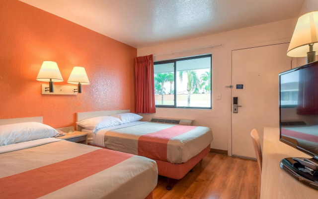 Motel 6 El Monte, CA - Los Angeles
