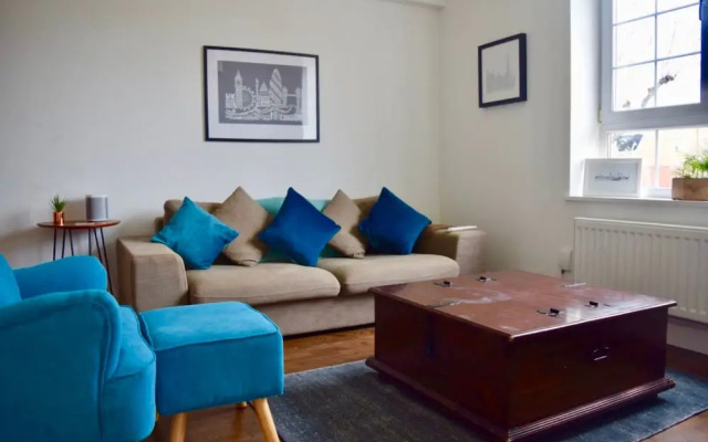 Stylish 2 Bedroom Flat With Views of The Shard