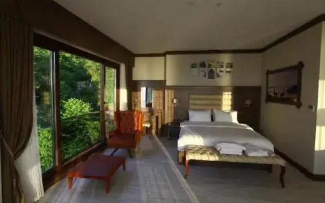 Şelale Otel