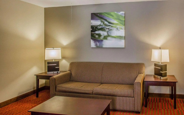 Quality Suites Nashville Airport