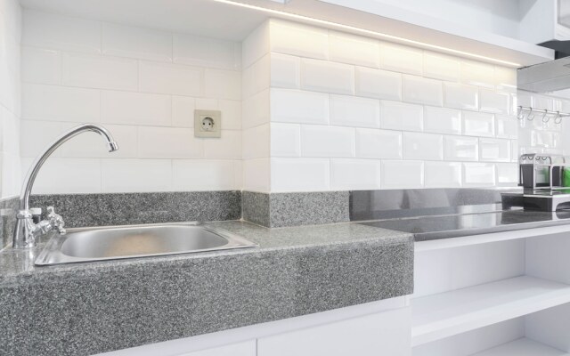 Nice And Elegant Studio At Transpark Cibubur Apartment