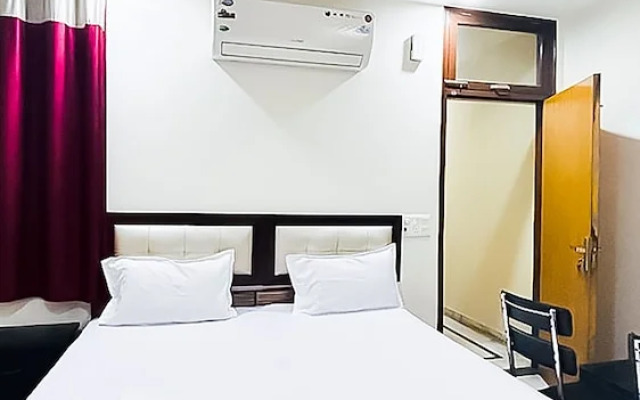 Roomshala 138 Hotel Tourist palace