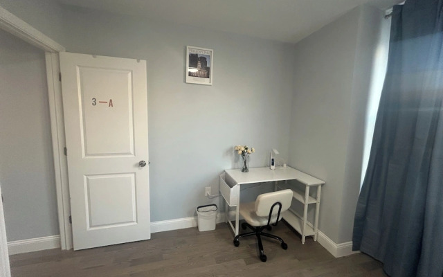 Cozy 2-3 Bedroom Apt in Center City