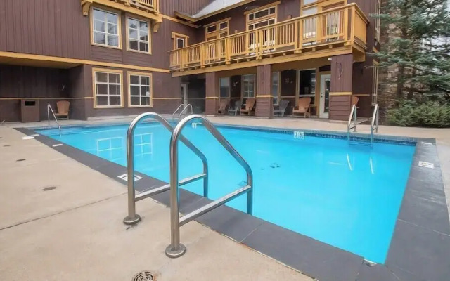 Stone Creek Chalet by Fernie Lodging CO