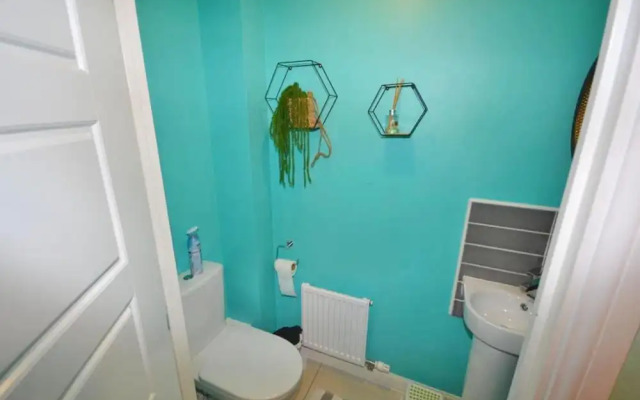 Milton Keynes Retreat - 4 Bedroom Luxury House