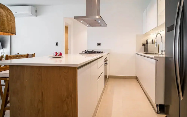 Luxury 3 Bedroom Apartment at the Beach