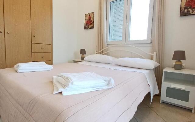 Eleonas Apartment 1, Lygia