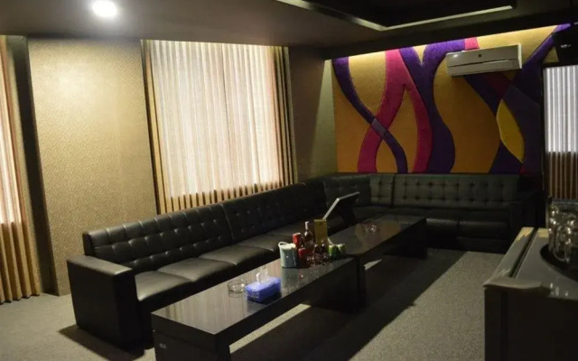 Studio Inn & Suites