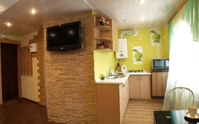 Квартира на проспекте Александра Поля с ромашками (Apartment on the Oleksandra Polia avenue with chamomiles)