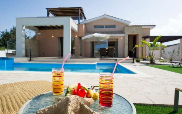 Villa Thalassa Large Private Pool Walk to Beach A C Wifi Car Not Required - 2346