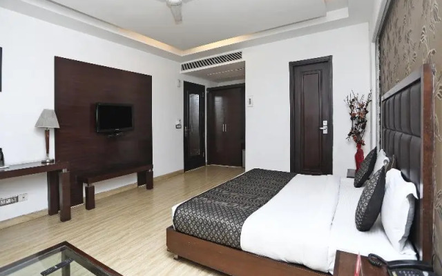 OYO 4258 Hari's Court Inns & Hotels