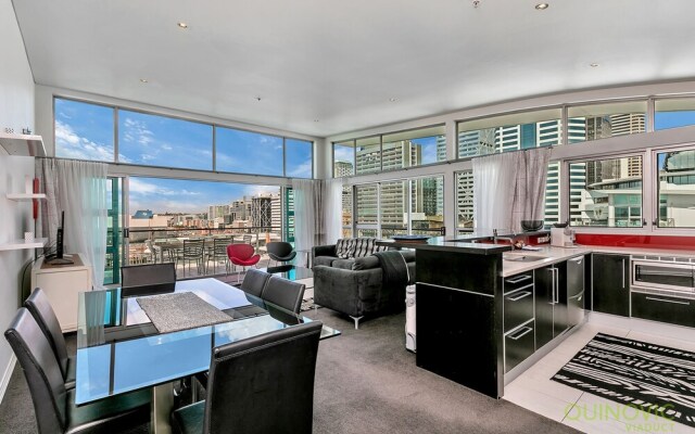 QV Spacious Waterfront with Carpark -962
