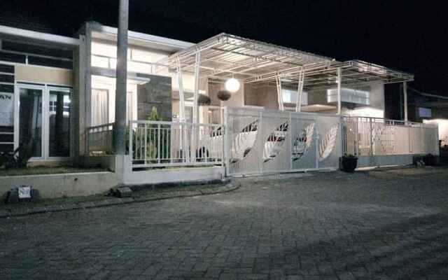 Villa Poermira 2 Batu - Two Bedroom