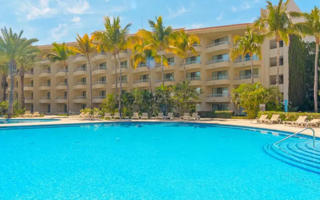 GR Solaris Lighthouse Los Cabos