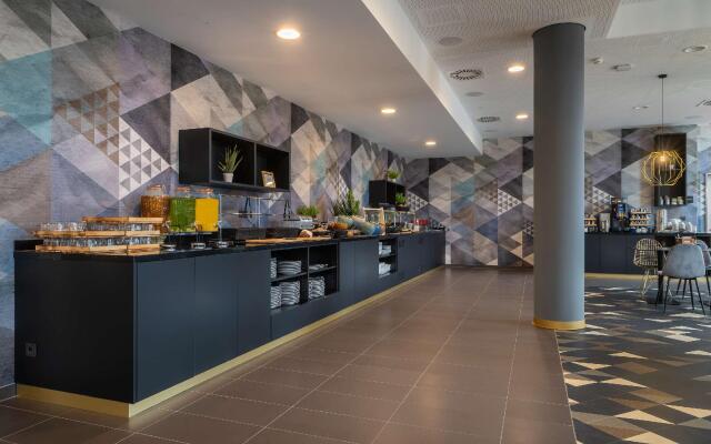 Holiday Inn - the niu, Ridge Halle Central Station by IHG