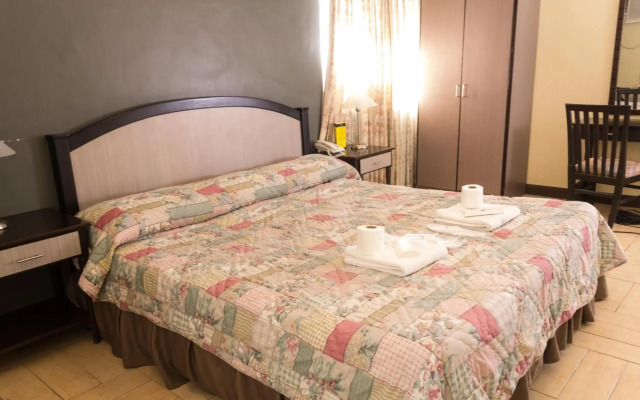 Tagaytay Country Hotel