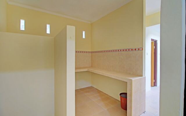 OYO Life  92953 Nirmala Kost