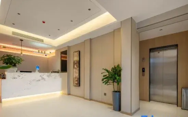 Guanshan Hotel (Guiyang Qianlingshan Park Huansha Road)