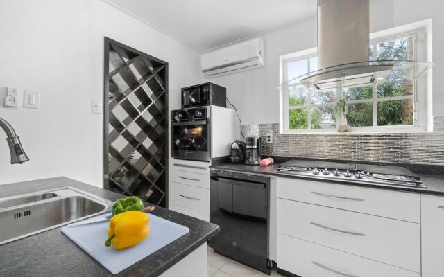 NEW 4br3ba Villa Near Eagle Beach w Private Pool