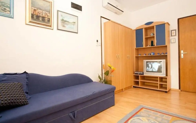 Miro - 300 m From sea - A1 Plavi