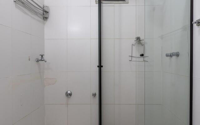 2 pax two blocks from the beach | VP604 Z1