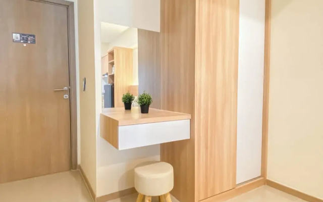 Warm Minimalist Studio Apartment Near Paramadina University At Meikarta – Guest Rooms – Cibatu