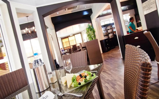 Gold Crest Hotel
