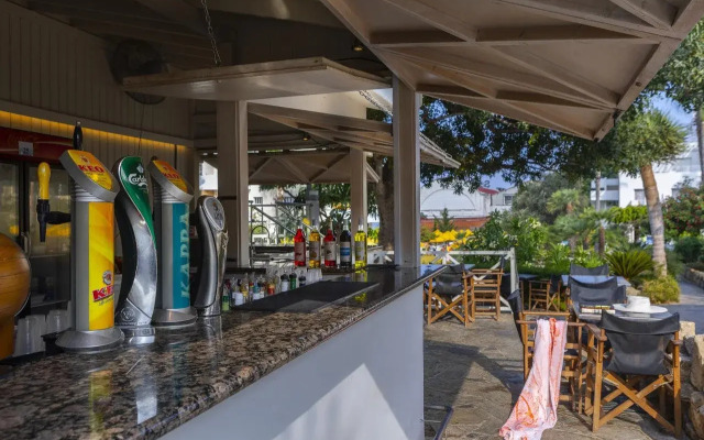 Mayfair Hotel  Gardens