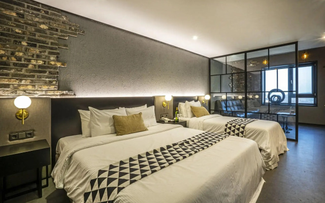Embledon Hotel