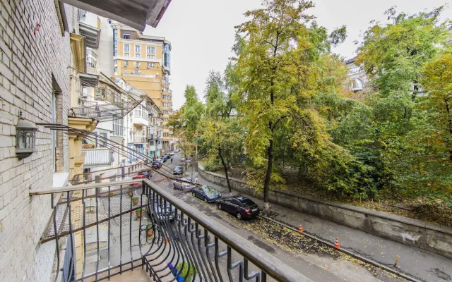 Luxurious Classic Apartment Bessarabka